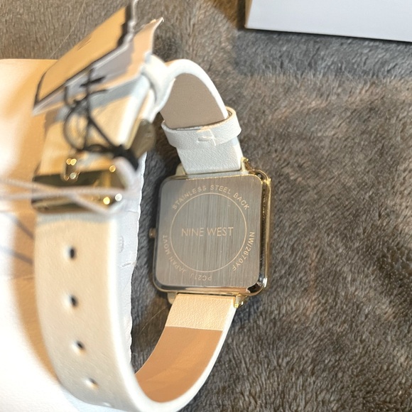 NEW Nine West women’s Strap Watch NWT - Picture 2 of 6